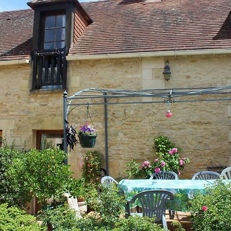 Halte Aux Places Marcillac-Saint-Quentin Exteriér fotografie