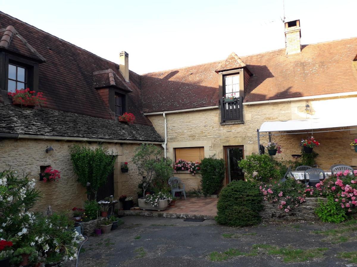 Halte Aux Places Marcillac-Saint-Quentin Exteriér fotografie