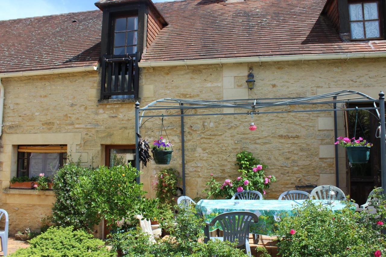 Halte Aux Places Marcillac-Saint-Quentin Exteriér fotografie